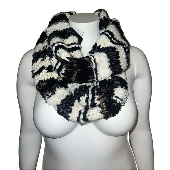 Steve Madden Black & White Chunky Knit Infinity Scarf Neutral NWT - Picture 1 of 3